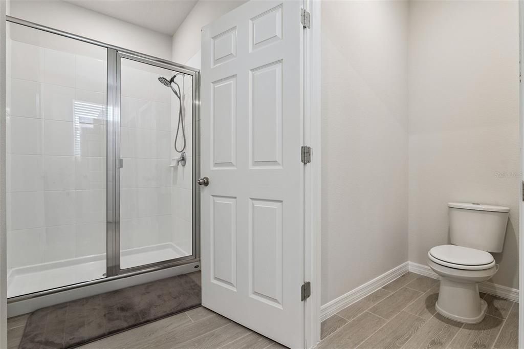 For Sale: $400,000 (3 beds, 2 baths, 1807 Square Feet)
