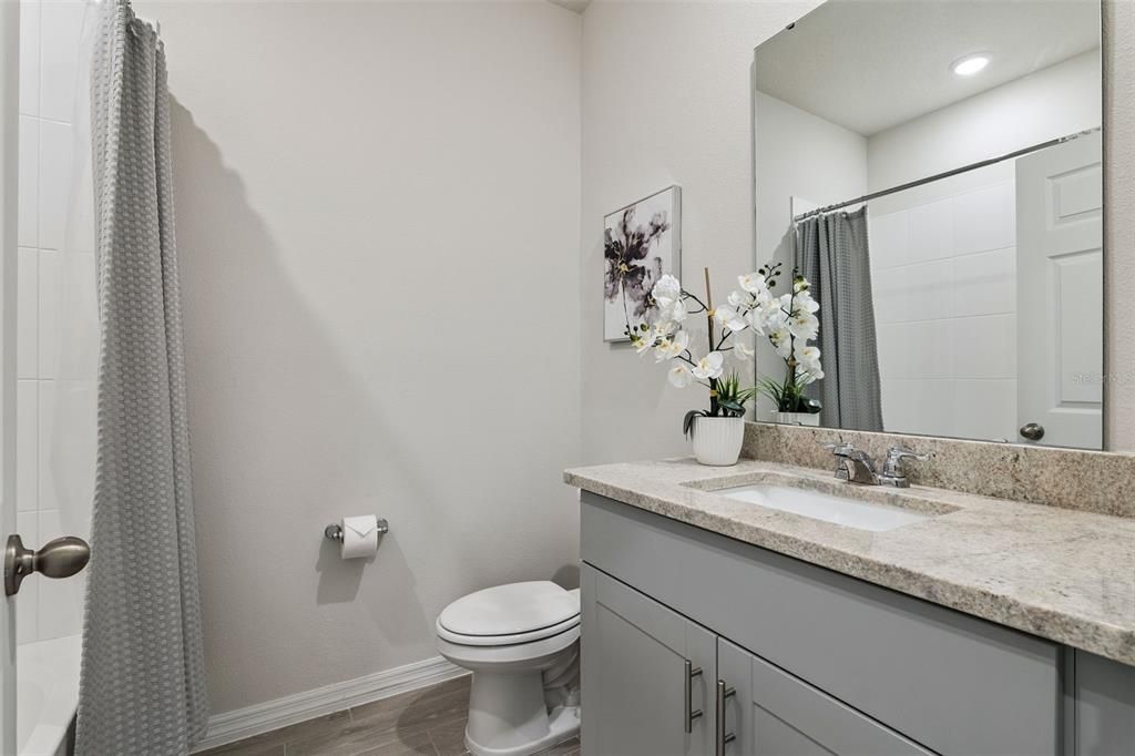 For Sale: $400,000 (3 beds, 2 baths, 1807 Square Feet)