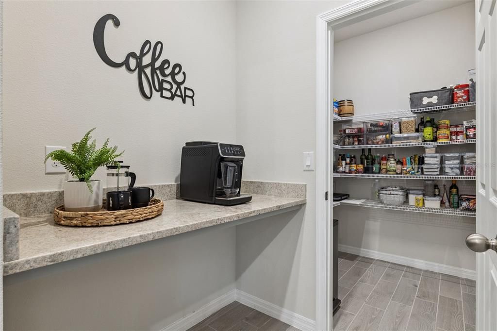 For Sale: $400,000 (3 beds, 2 baths, 1807 Square Feet)