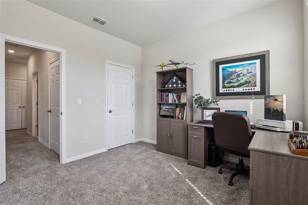 For Sale: $400,000 (3 beds, 2 baths, 1807 Square Feet)