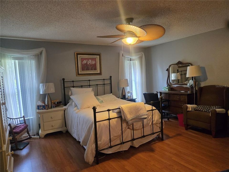 For Sale: $389,000 (3 beds, 2 baths, 1895 Square Feet)