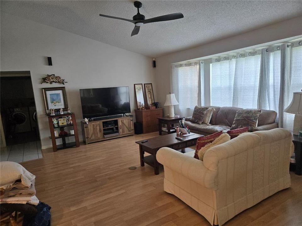 For Sale: $389,000 (3 beds, 2 baths, 1895 Square Feet)