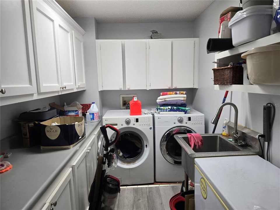 For Sale: $389,000 (3 beds, 2 baths, 1895 Square Feet)
