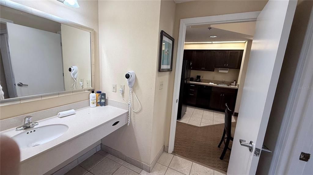 For Sale: $124,000 (1 beds, 1 baths, 466 Square Feet)