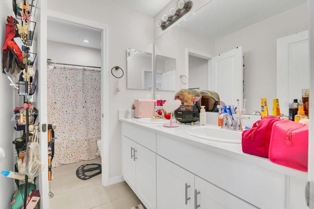 For Rent: $3,200 (5 beds, 3 baths, 2396 Square Feet)