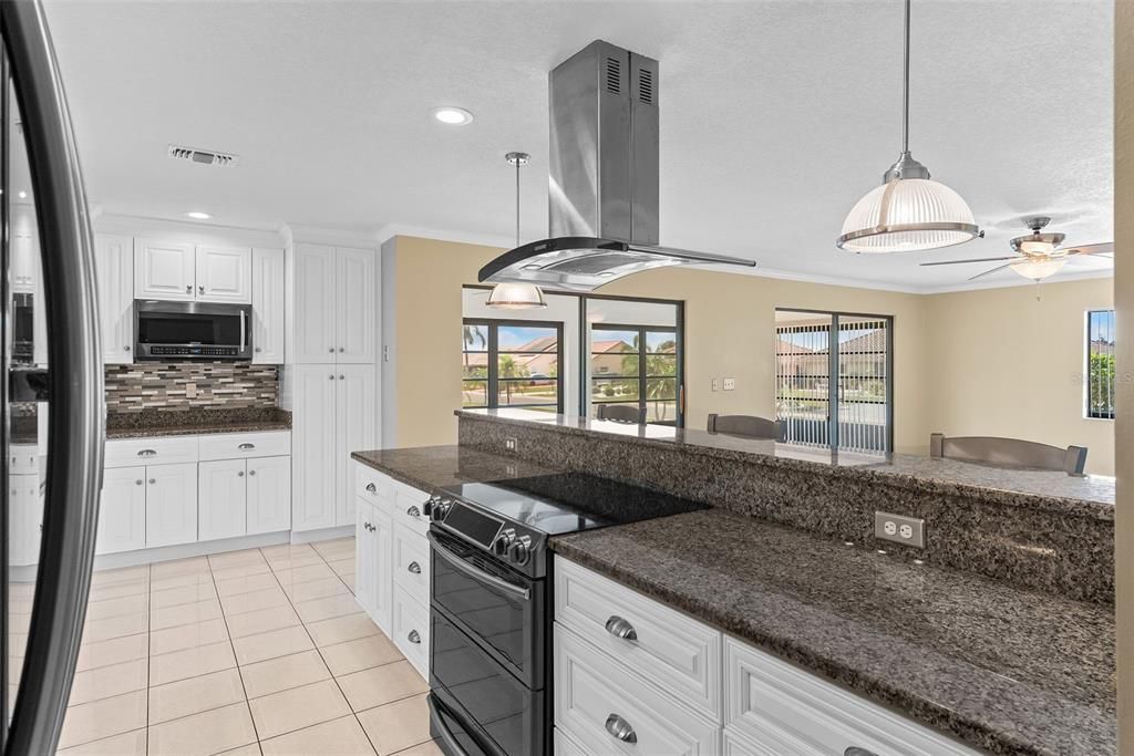 For Sale: $345,000 (2 beds, 2 baths, 1861 Square Feet)