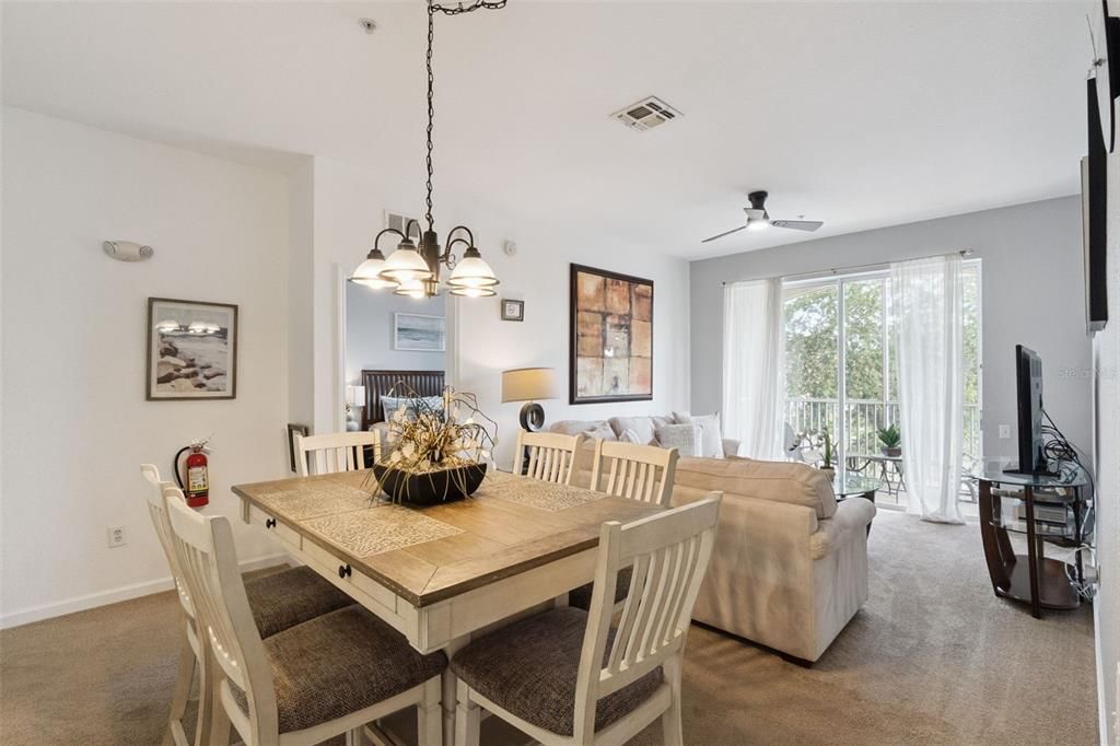 En Venta: $240,000 (2 camas, 2 baños, 1081 Pies cuadrados)