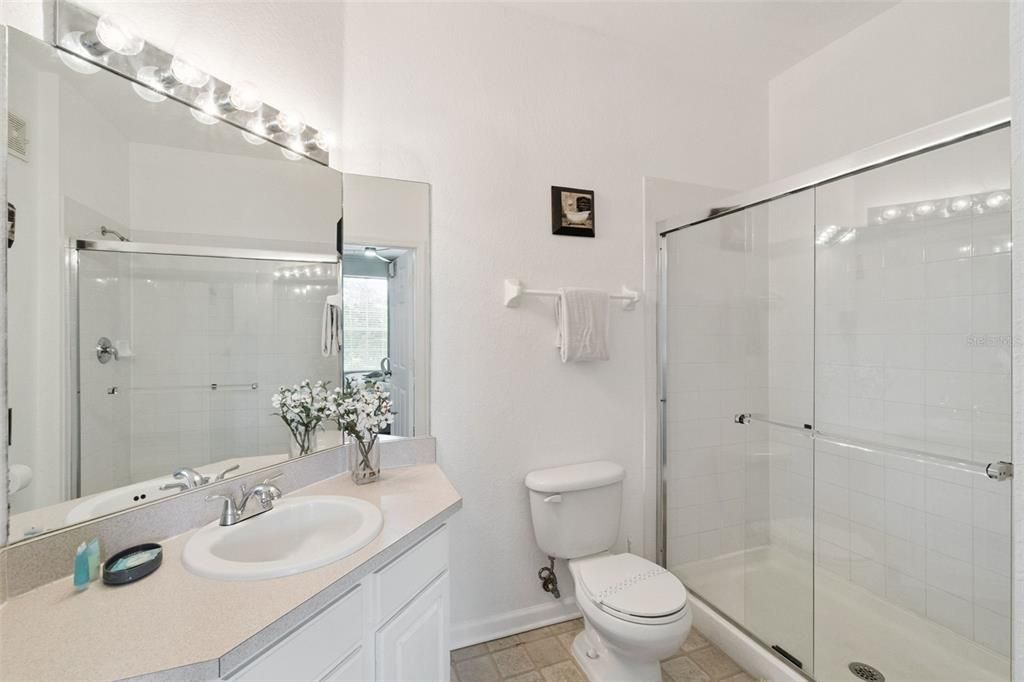En Venta: $240,000 (2 camas, 2 baños, 1081 Pies cuadrados)