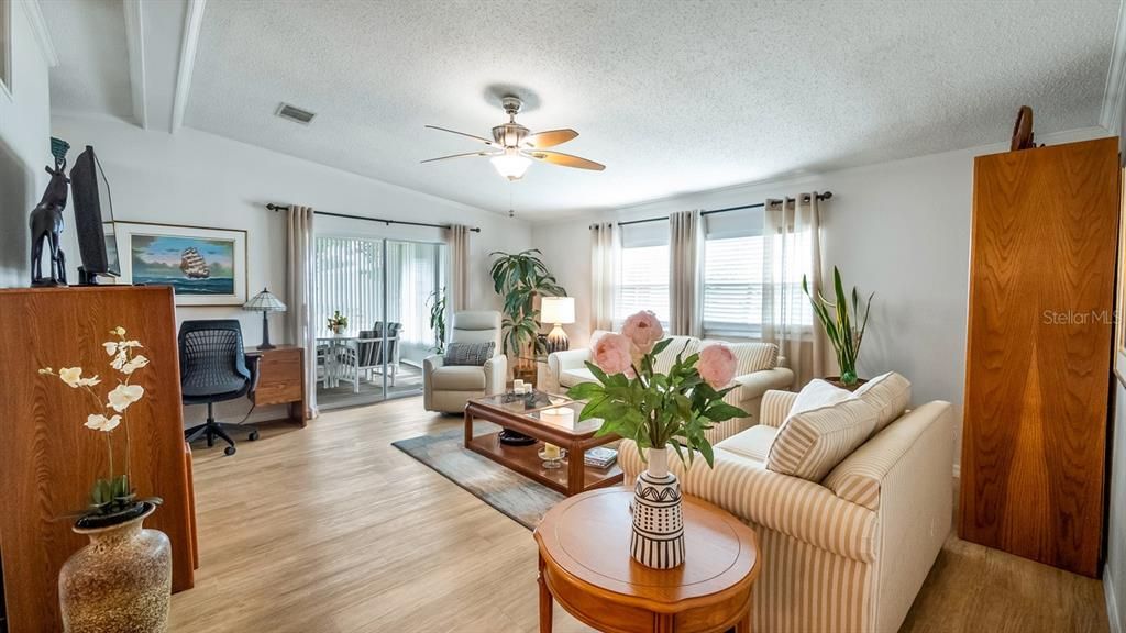 En Venta: $224,900 (2 camas, 2 baños, 1248 Pies cuadrados)