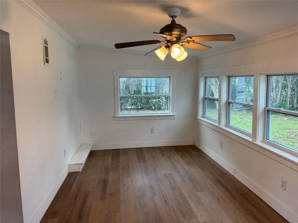 En Venta: $271,000 (3 camas, 2 baños, 1264 Pies cuadrados)