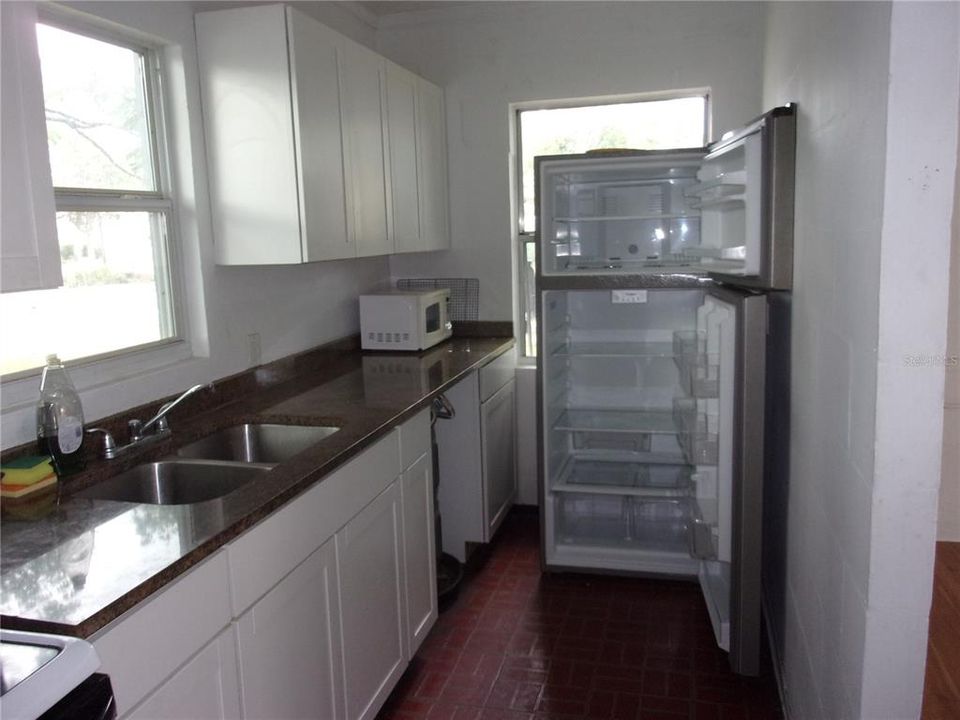 Activo con contrato: $950 (1 camas, 1 baños, 550 Pies cuadrados)
