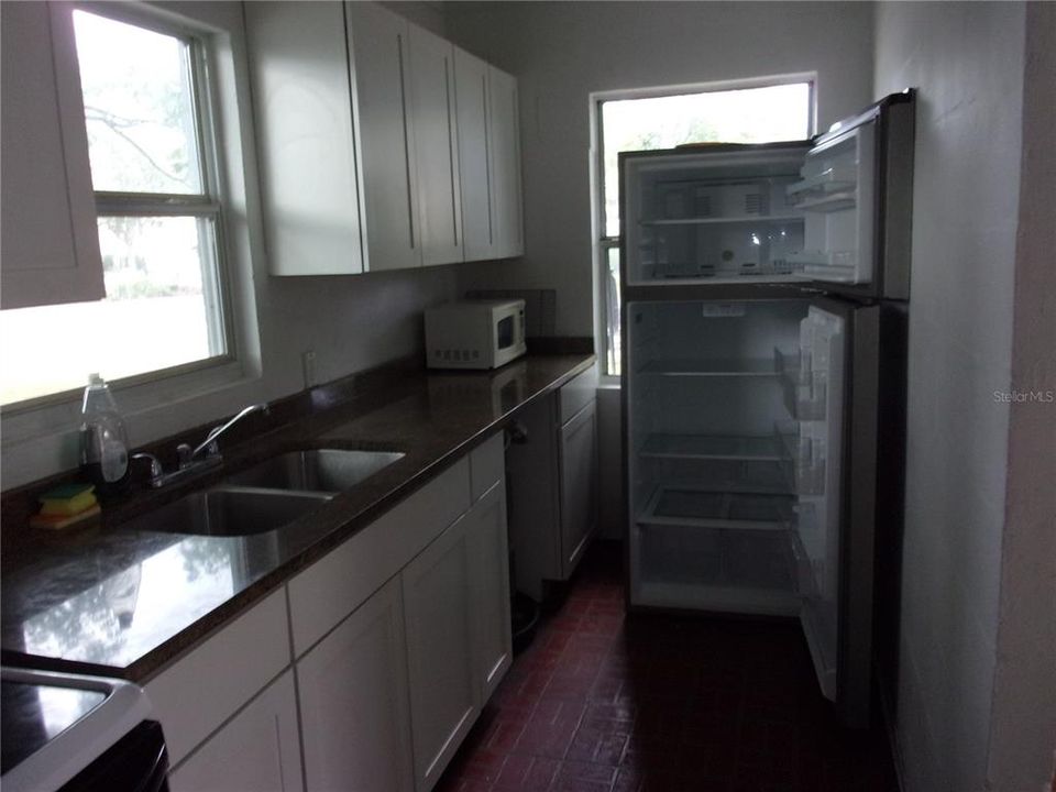 Activo con contrato: $950 (1 camas, 1 baños, 550 Pies cuadrados)
