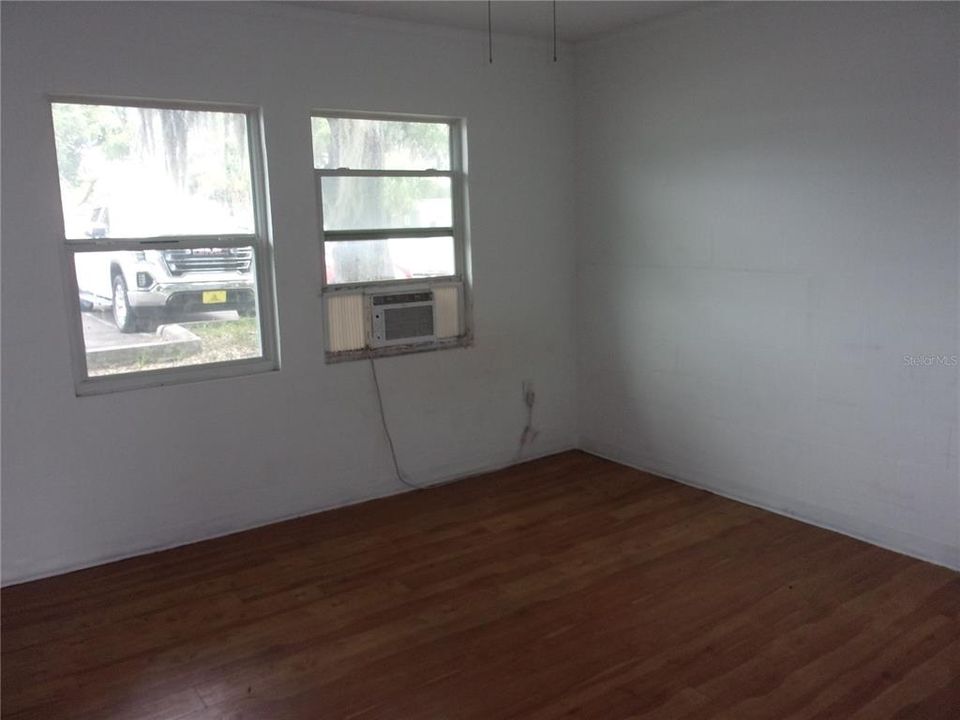 Activo con contrato: $950 (1 camas, 1 baños, 550 Pies cuadrados)