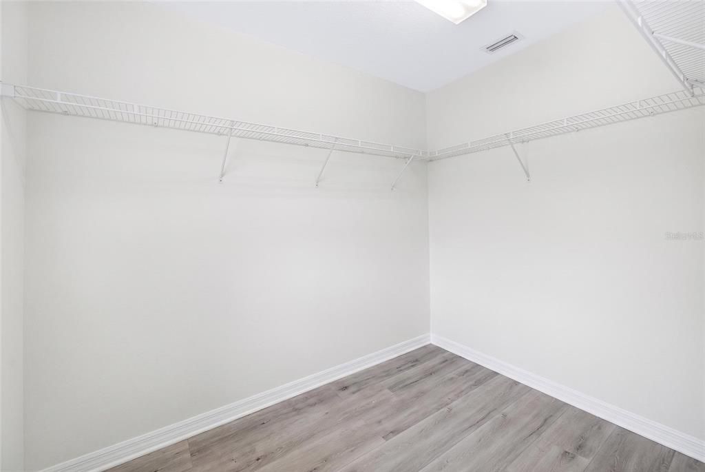 For Sale: $570,000 (4 beds, 2 baths, 2904 Square Feet)