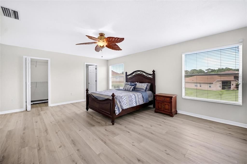For Sale: $570,000 (4 beds, 2 baths, 2904 Square Feet)