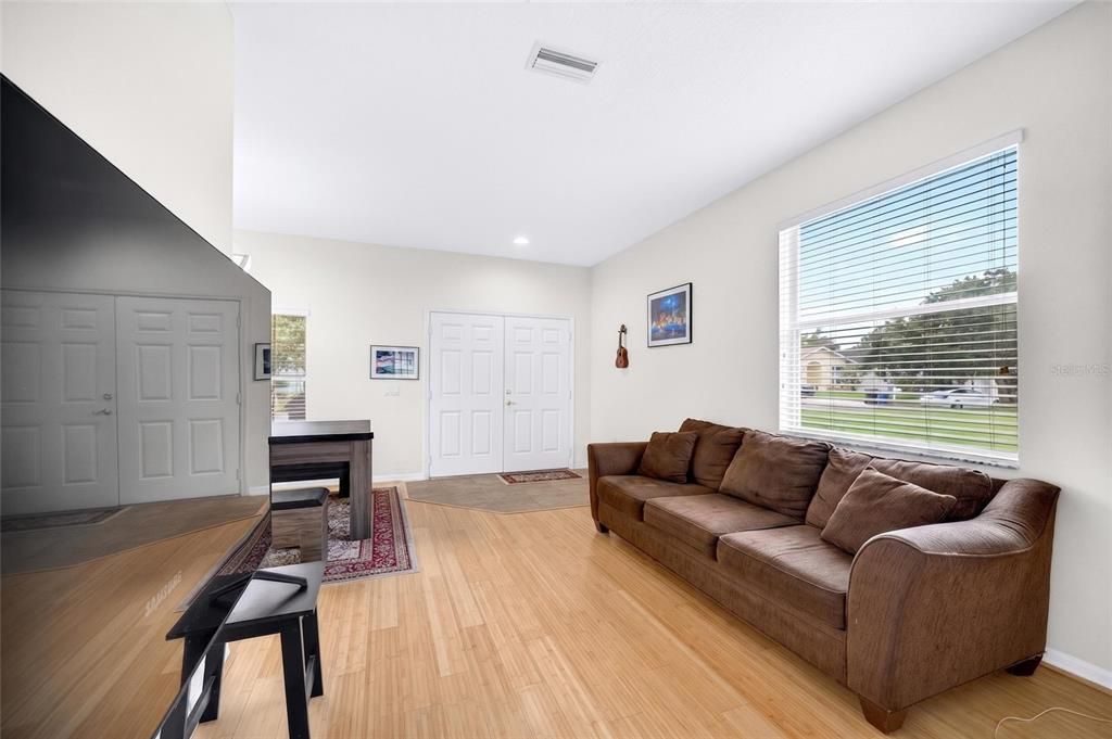 For Sale: $570,000 (4 beds, 2 baths, 2904 Square Feet)