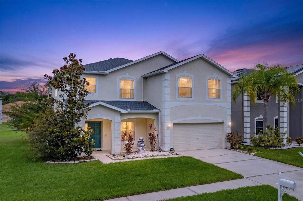 For Sale: $570,000 (4 beds, 2 baths, 2904 Square Feet)