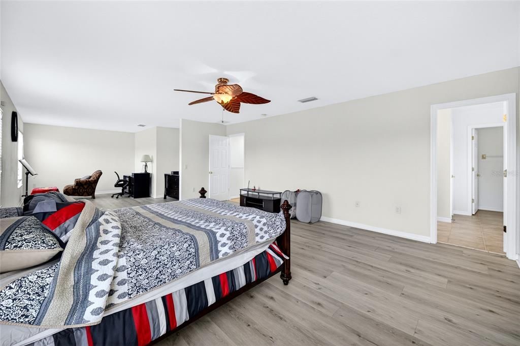 For Sale: $570,000 (4 beds, 2 baths, 2904 Square Feet)