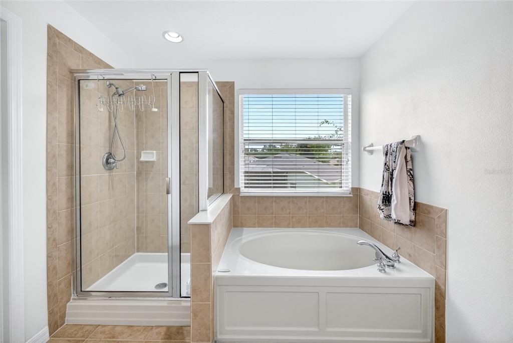 For Sale: $570,000 (4 beds, 2 baths, 2904 Square Feet)