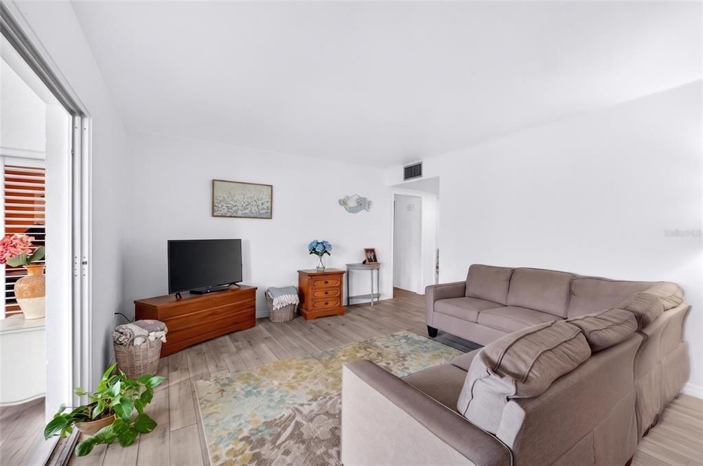 For Sale: $240,000 (2 beds, 2 baths, 1440 Square Feet)