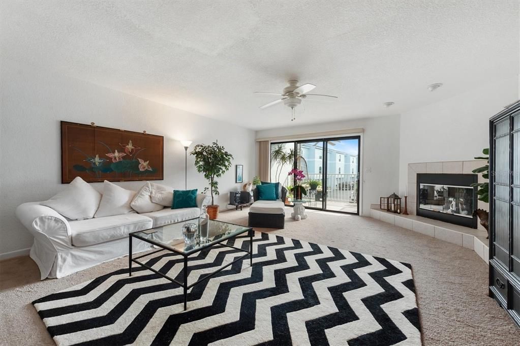 For Rent: $2,950 (2 beds, 2 baths, 1475 Square Feet)