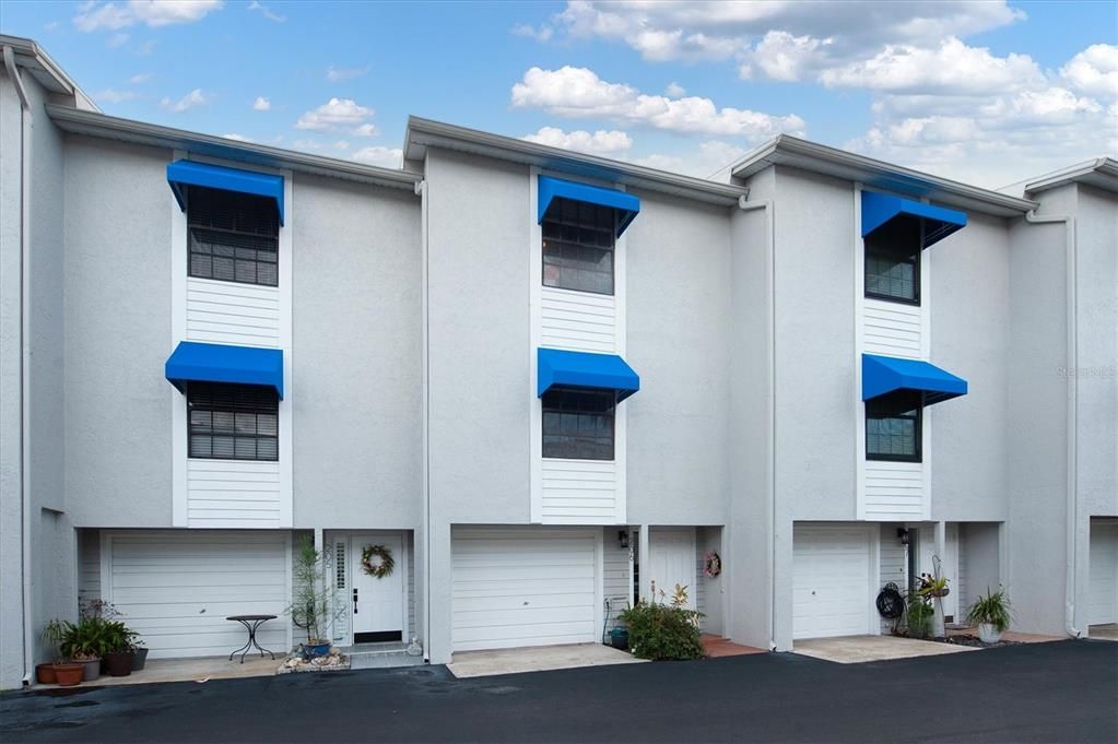 For Rent: $2,950 (2 beds, 2 baths, 1475 Square Feet)