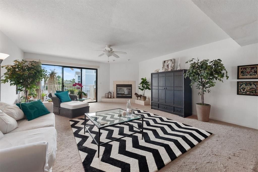 For Rent: $2,950 (2 beds, 2 baths, 1475 Square Feet)