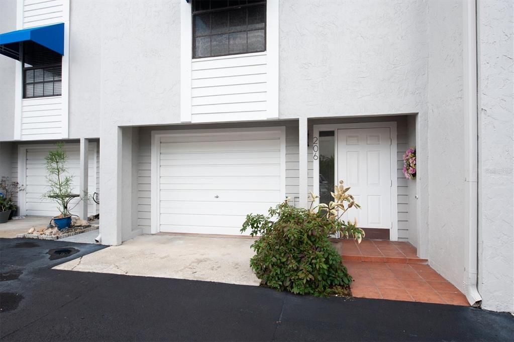 For Rent: $2,950 (2 beds, 2 baths, 1475 Square Feet)