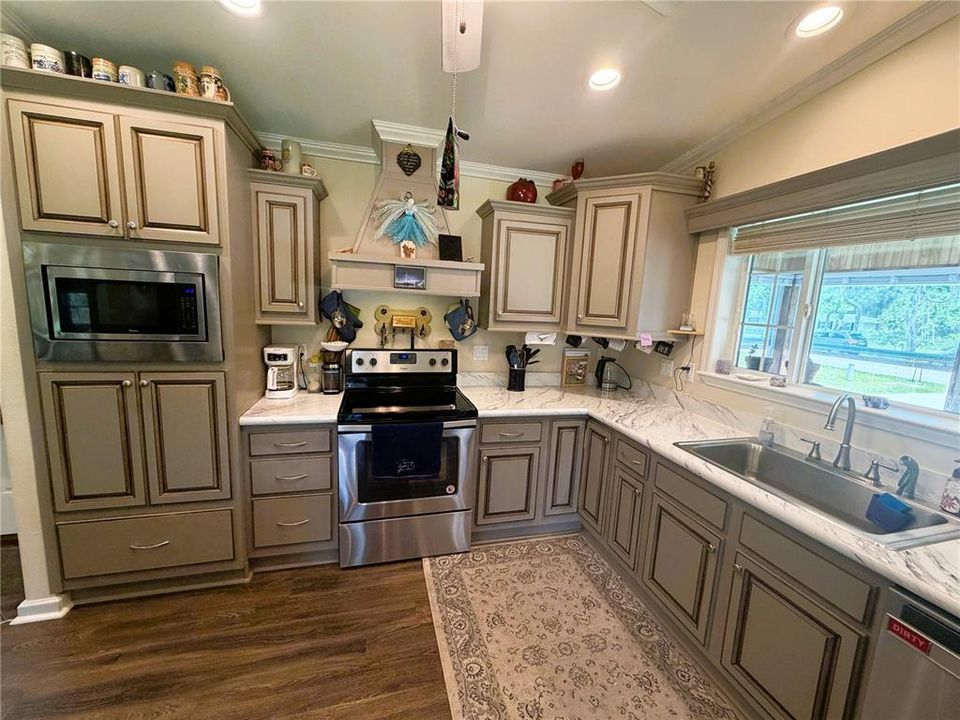 For Sale: $254,900 (3 beds, 2 baths, 1188 Square Feet)