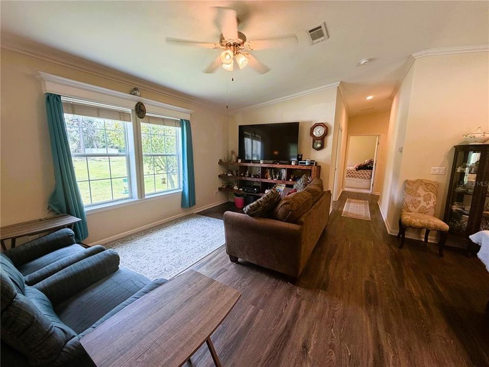 For Sale: $254,900 (3 beds, 2 baths, 1188 Square Feet)