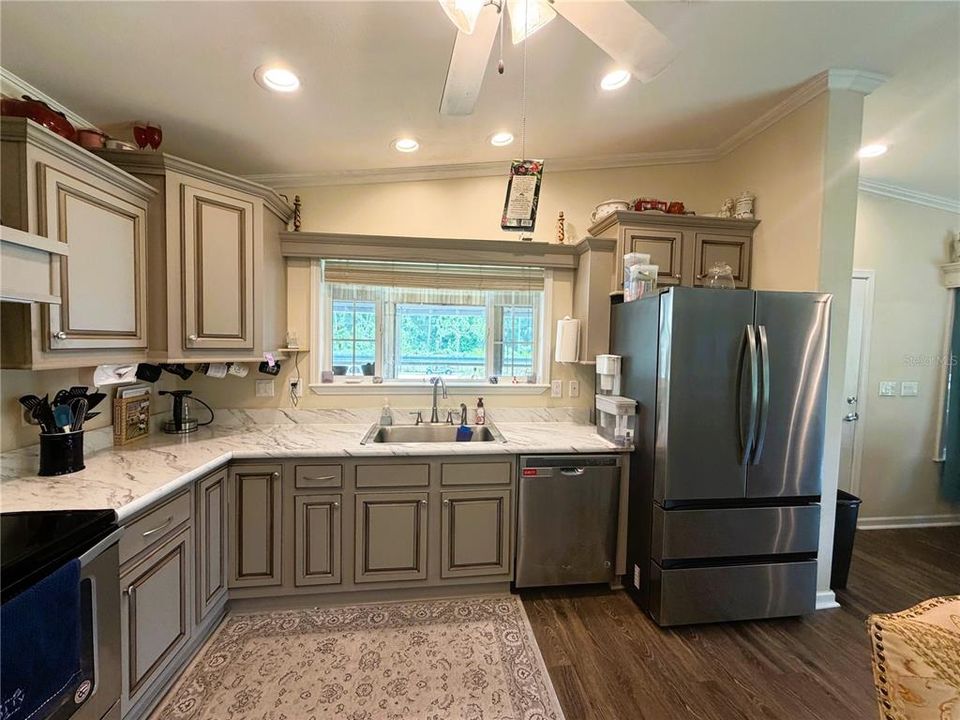 For Sale: $254,900 (3 beds, 2 baths, 1188 Square Feet)