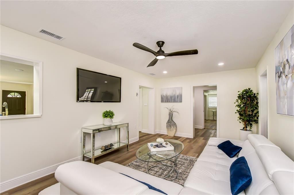 En Venta: $429,900 (3 camas, 2 baños, 1550 Pies cuadrados)