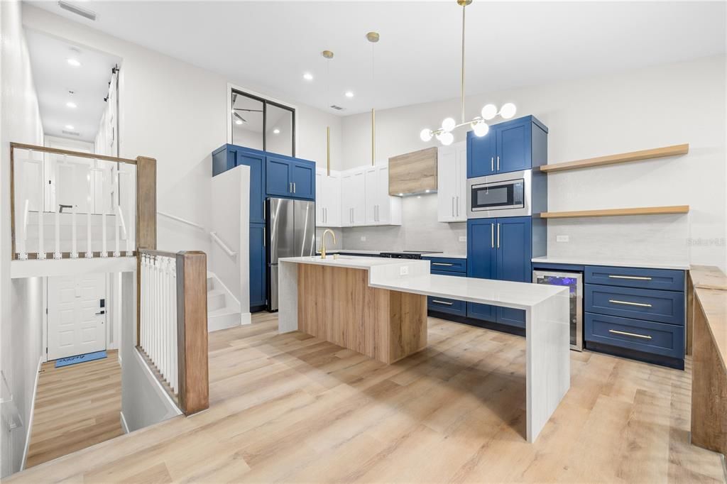 For Sale: $248,900 (2 beds, 2 baths, 1190 Square Feet)