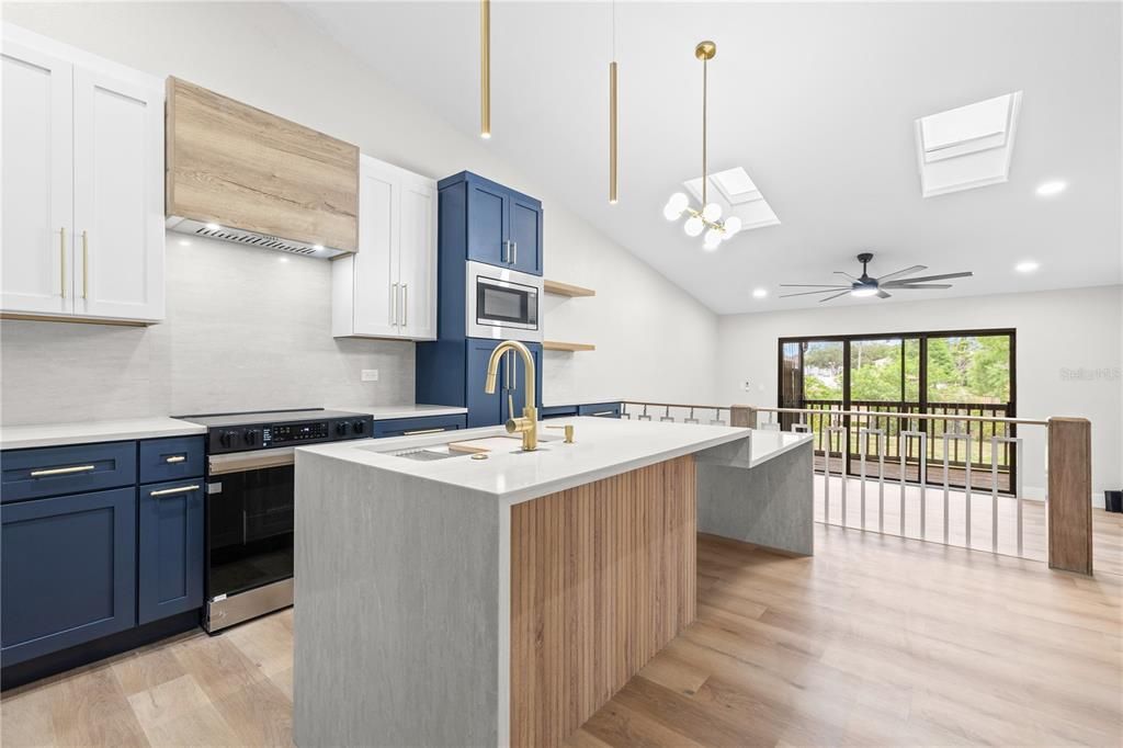For Sale: $248,900 (2 beds, 2 baths, 1190 Square Feet)