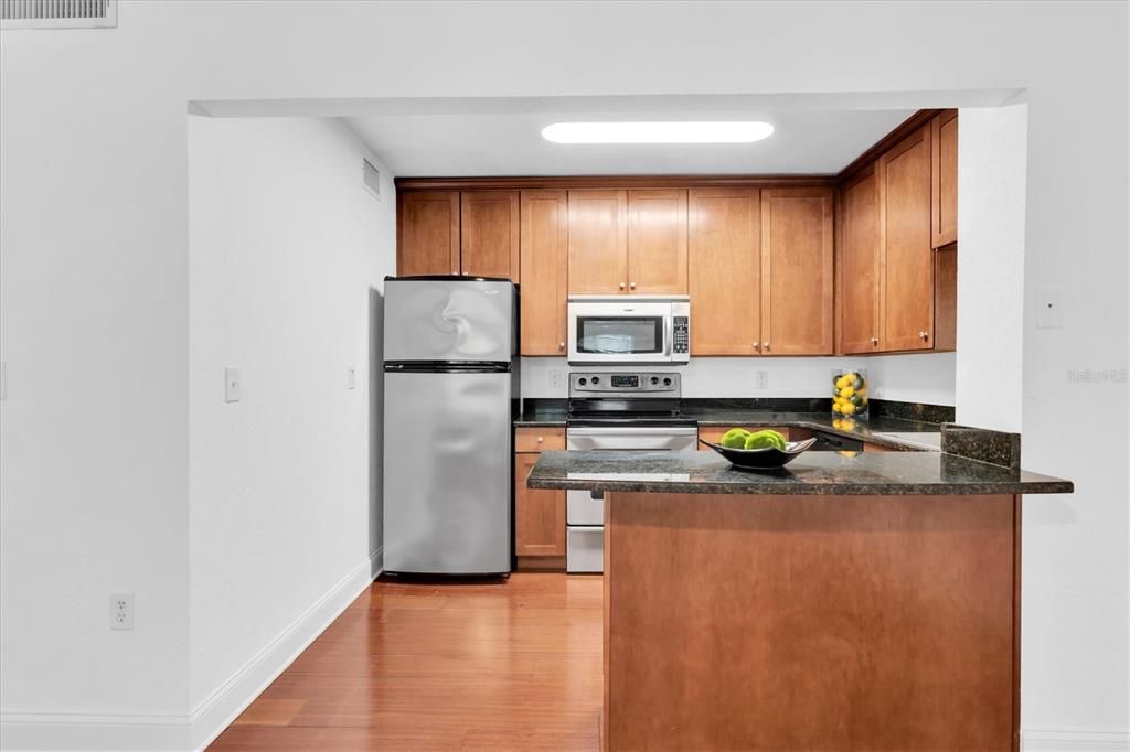 For Rent: $1,875 (1 beds, 1 baths, 660 Square Feet)