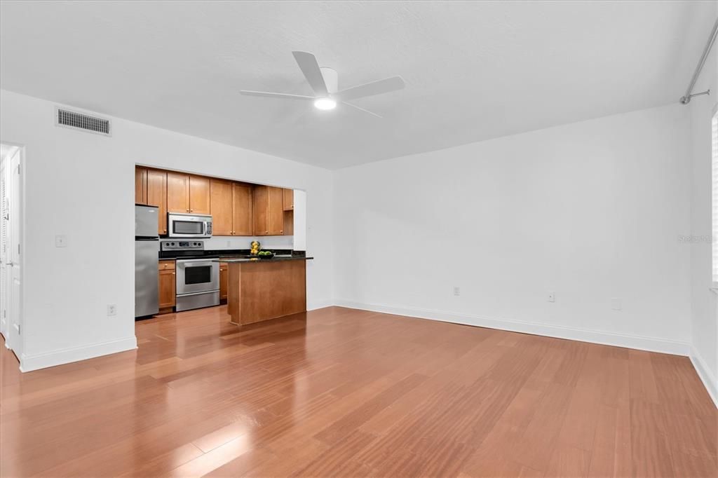 For Rent: $1,875 (1 beds, 1 baths, 660 Square Feet)