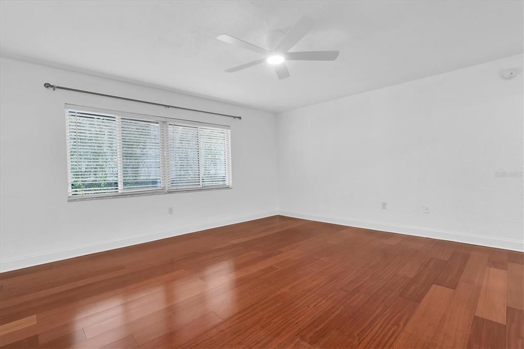 For Rent: $1,875 (1 beds, 1 baths, 660 Square Feet)
