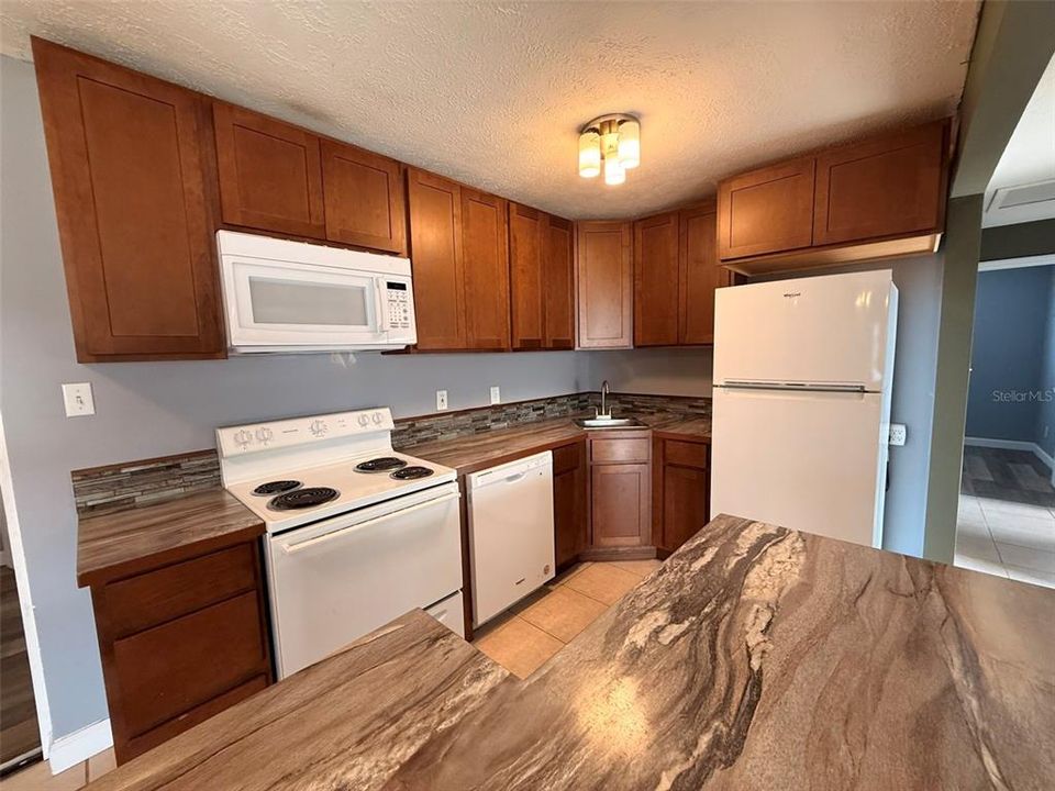En Venta: $245,000 (4 camas, 2 baños, 1455 Pies cuadrados)