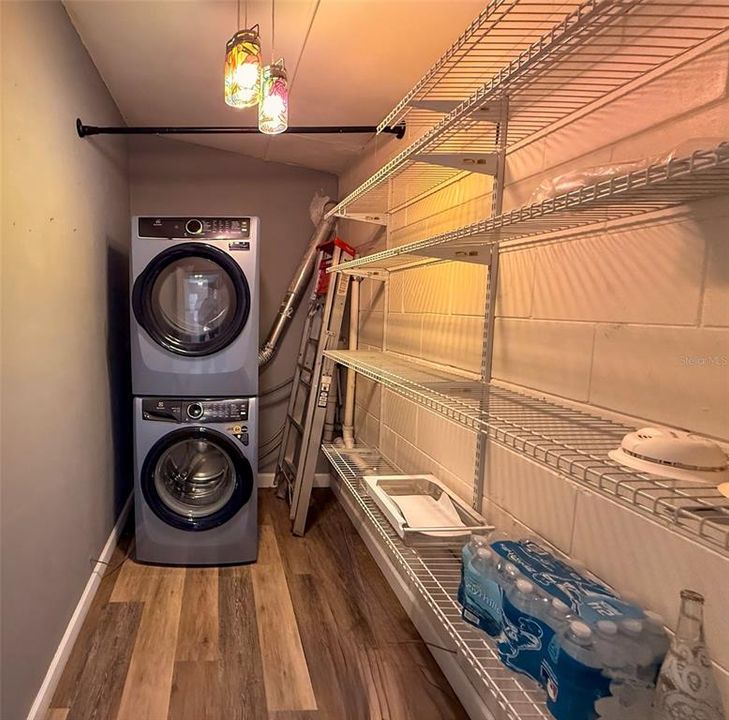 En Venta: $245,000 (4 camas, 2 baños, 1455 Pies cuadrados)