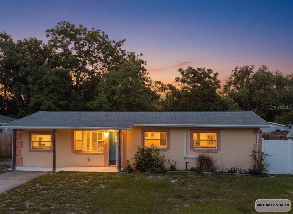 En Venta: $245,000 (4 camas, 2 baños, 1455 Pies cuadrados)