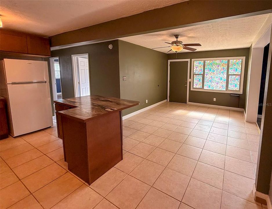 En Venta: $245,000 (4 camas, 2 baños, 1455 Pies cuadrados)
