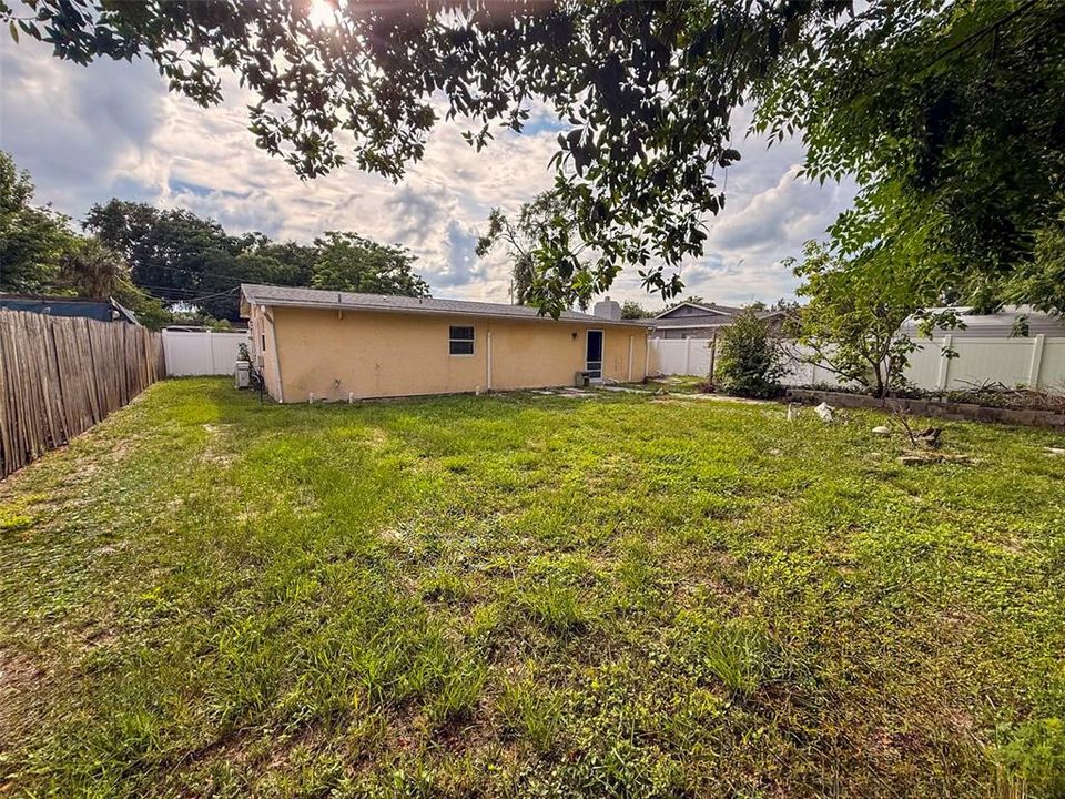 En Venta: $245,000 (4 camas, 2 baños, 1455 Pies cuadrados)