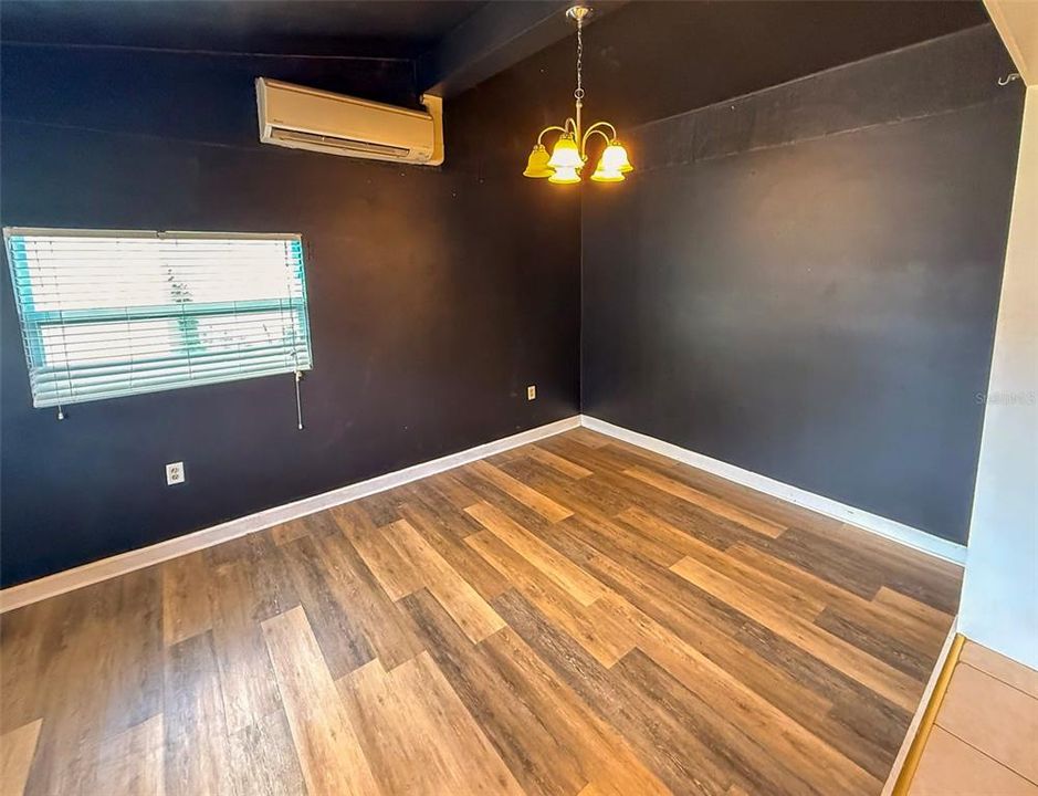 En Venta: $245,000 (4 camas, 2 baños, 1455 Pies cuadrados)