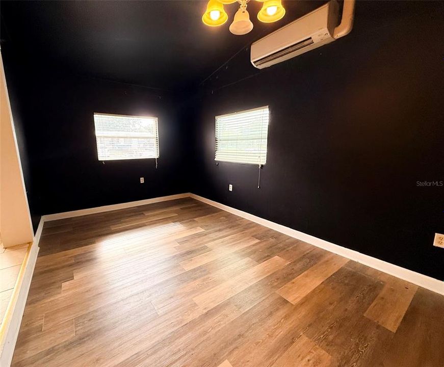 En Venta: $245,000 (4 camas, 2 baños, 1455 Pies cuadrados)