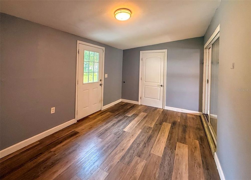 En Venta: $245,000 (4 camas, 2 baños, 1455 Pies cuadrados)