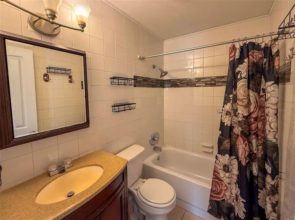 En Venta: $245,000 (4 camas, 2 baños, 1455 Pies cuadrados)