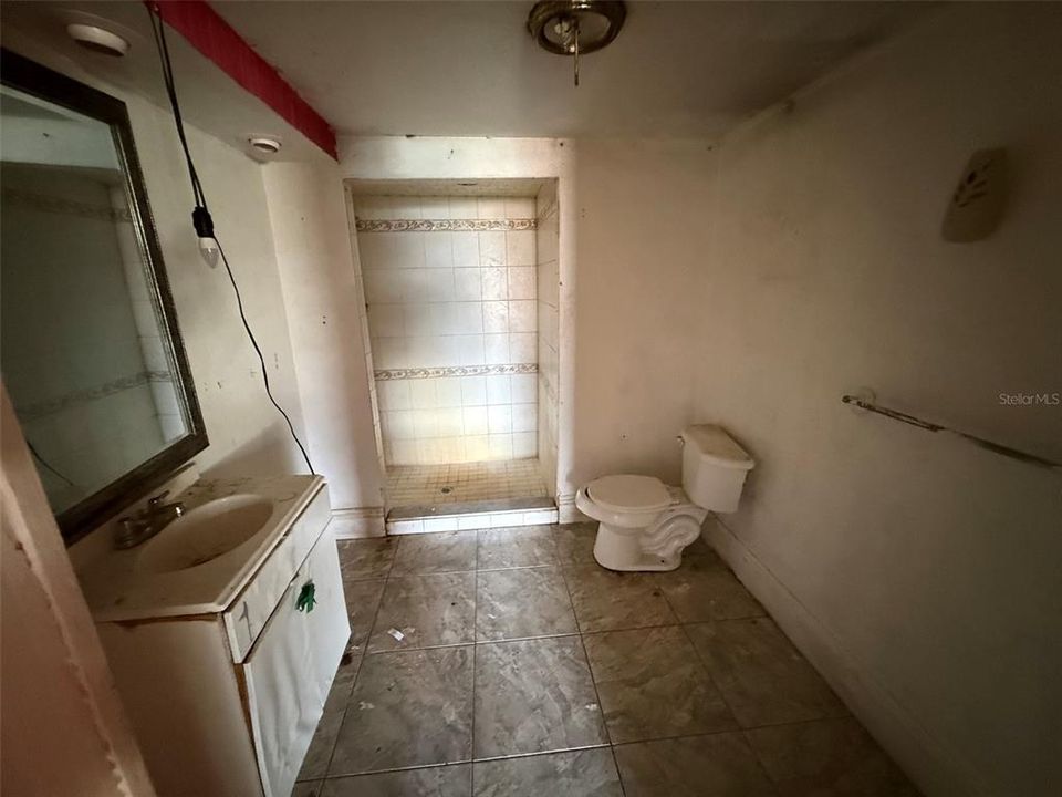 For Sale: $299,000 (3 beds, 3 baths, 2637 Square Feet)