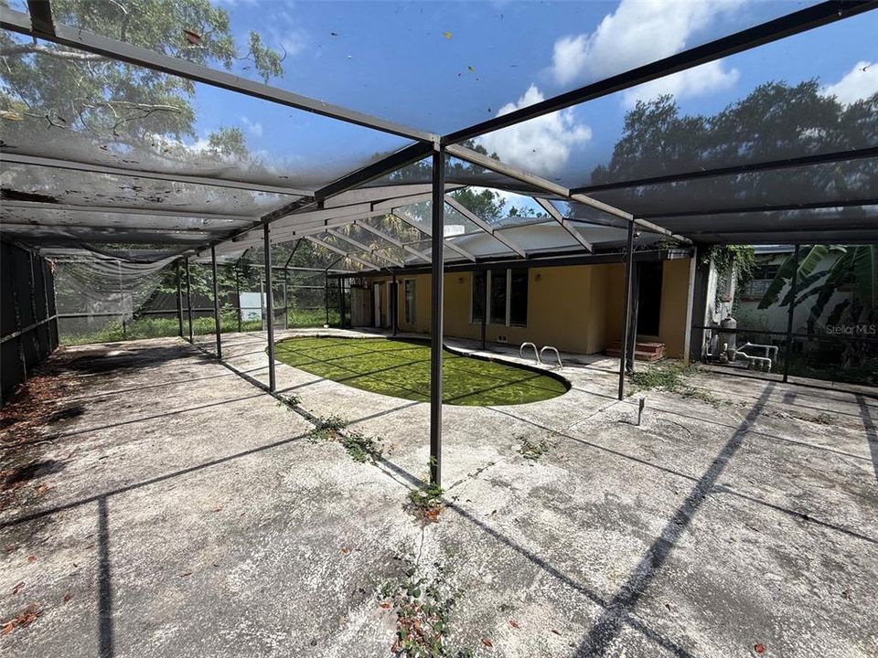 For Sale: $299,000 (3 beds, 3 baths, 2637 Square Feet)