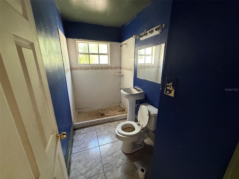 For Sale: $299,000 (3 beds, 3 baths, 2637 Square Feet)