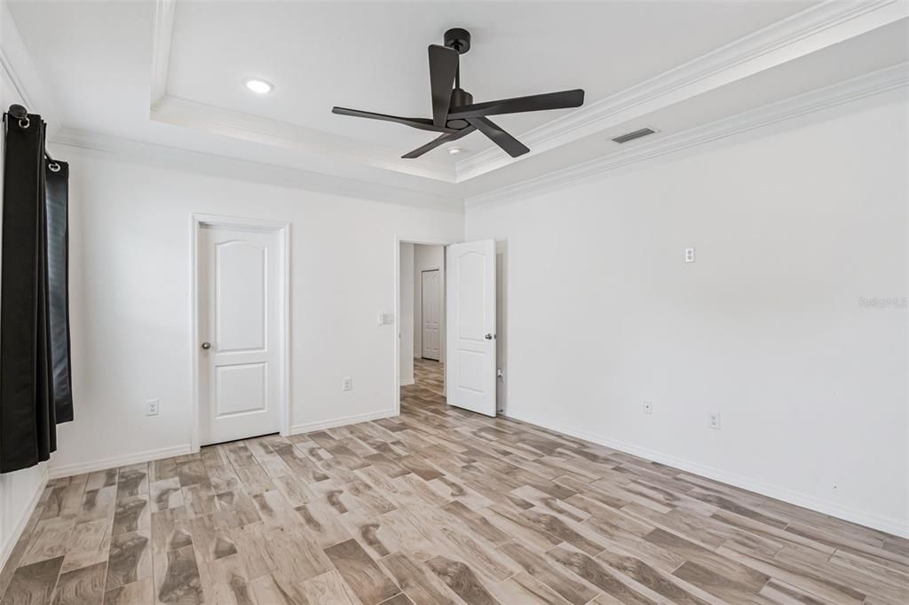 For Sale: $395,000 (3 beds, 2 baths, 1978 Square Feet)
